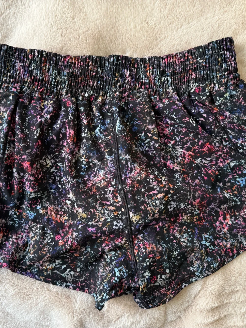 NWT Lululemon Hotty Hot HR Short 2.5” Floral Spray Multi/Black Size 6